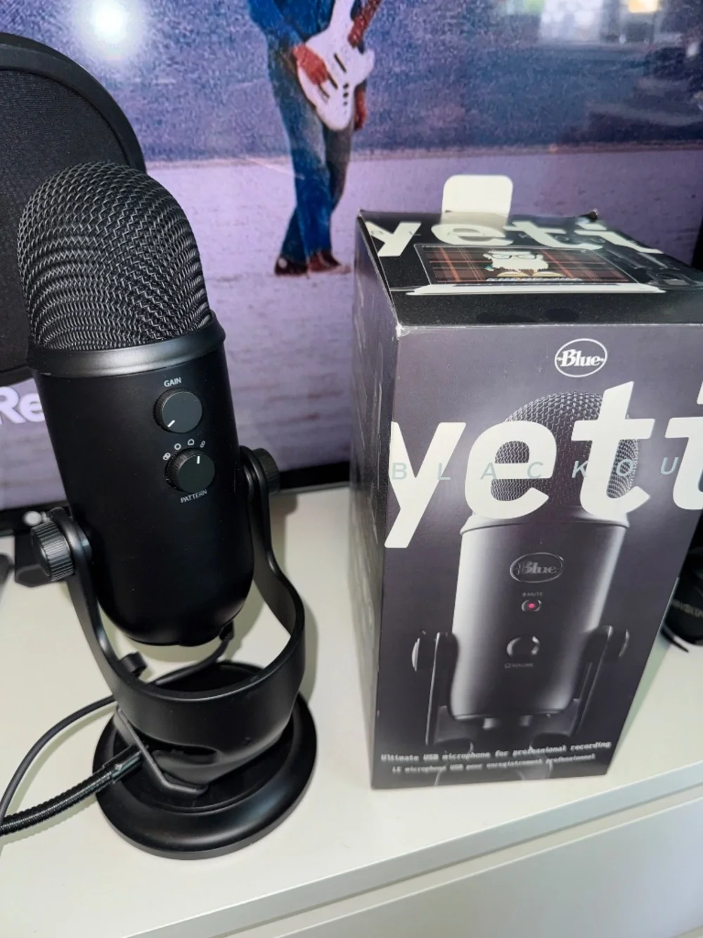Logitech Creators Blue Yeti USB Microphone for PC and Mac
